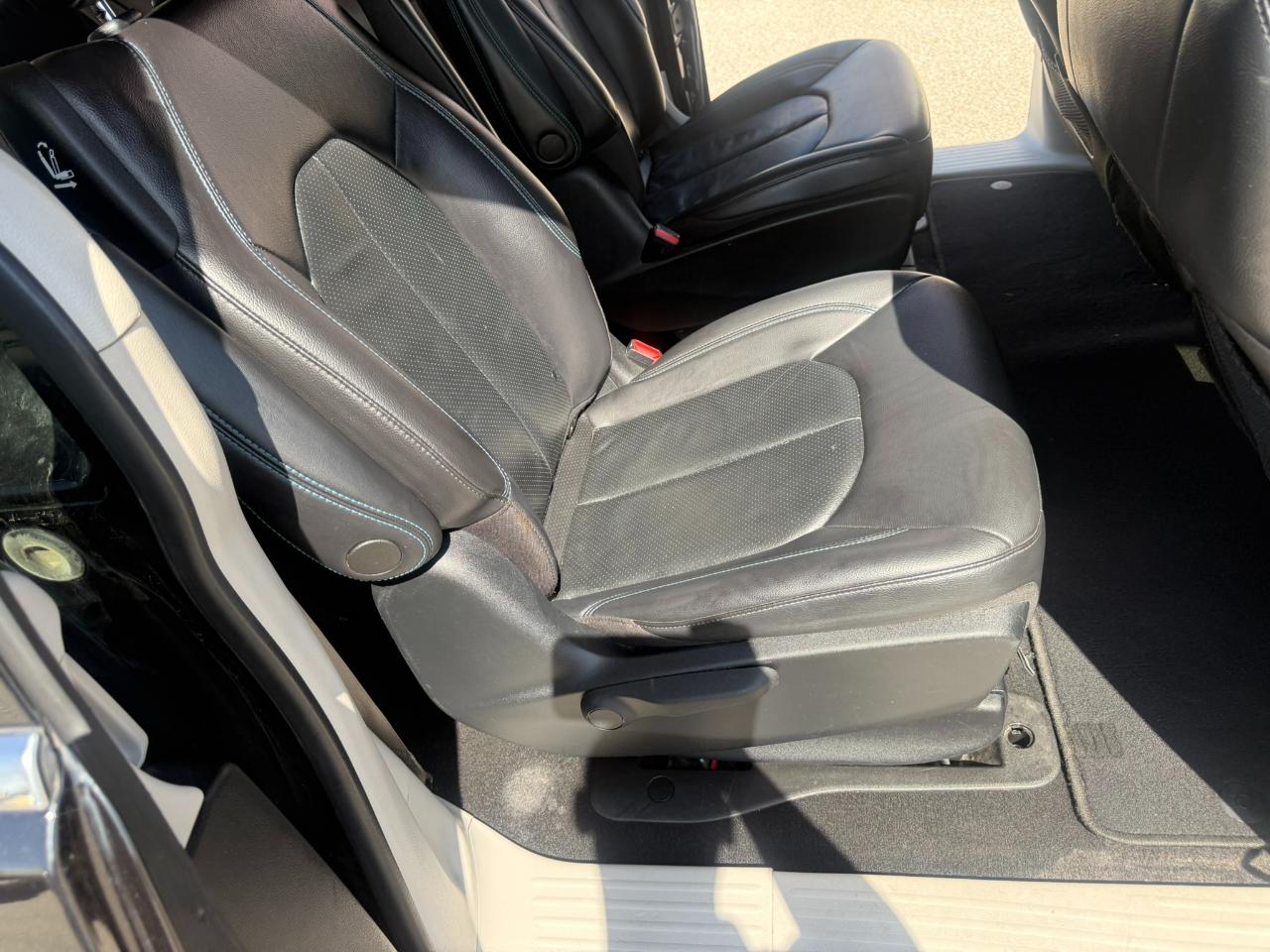 Chrysler Pacifica Hybrid Touring L FWD 2021