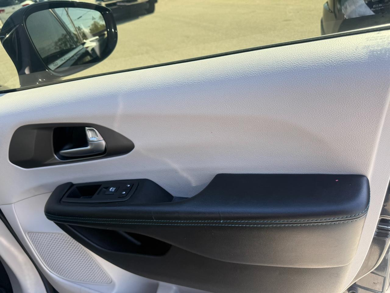 Chrysler Pacifica Hybrid Touring L FWD 2021