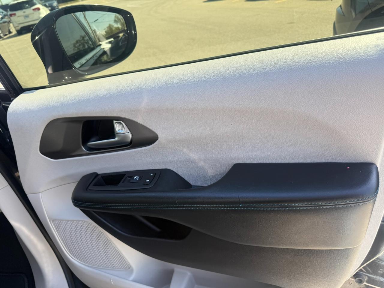 Chrysler Pacifica Hybrid Touring L FWD 2021