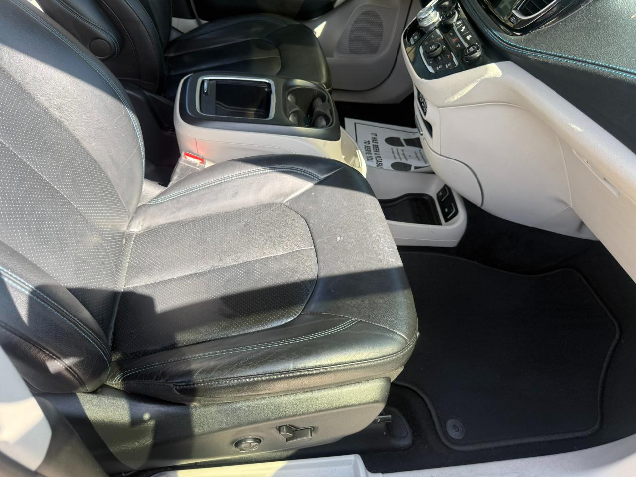 Chrysler Pacifica Hybrid Touring L FWD 2021