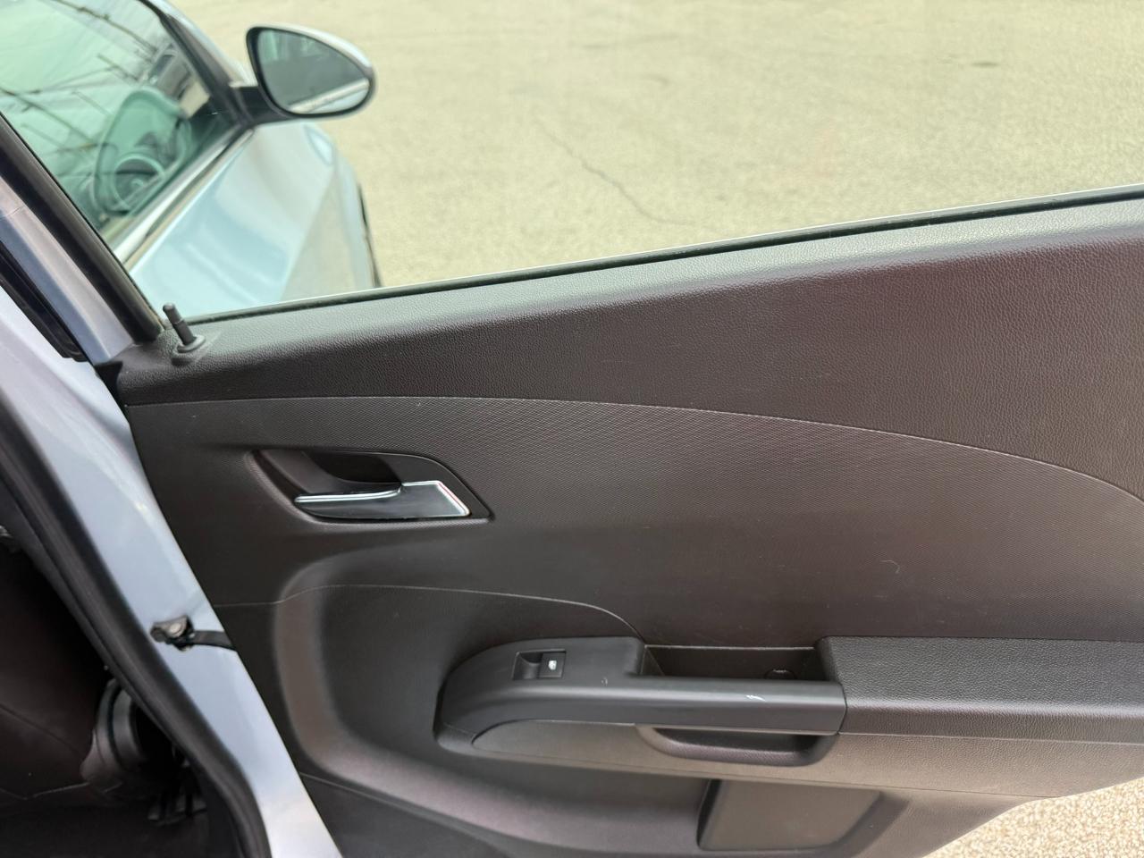 Chevrolet Sonic 4dr Sdn Auto Premier 2017