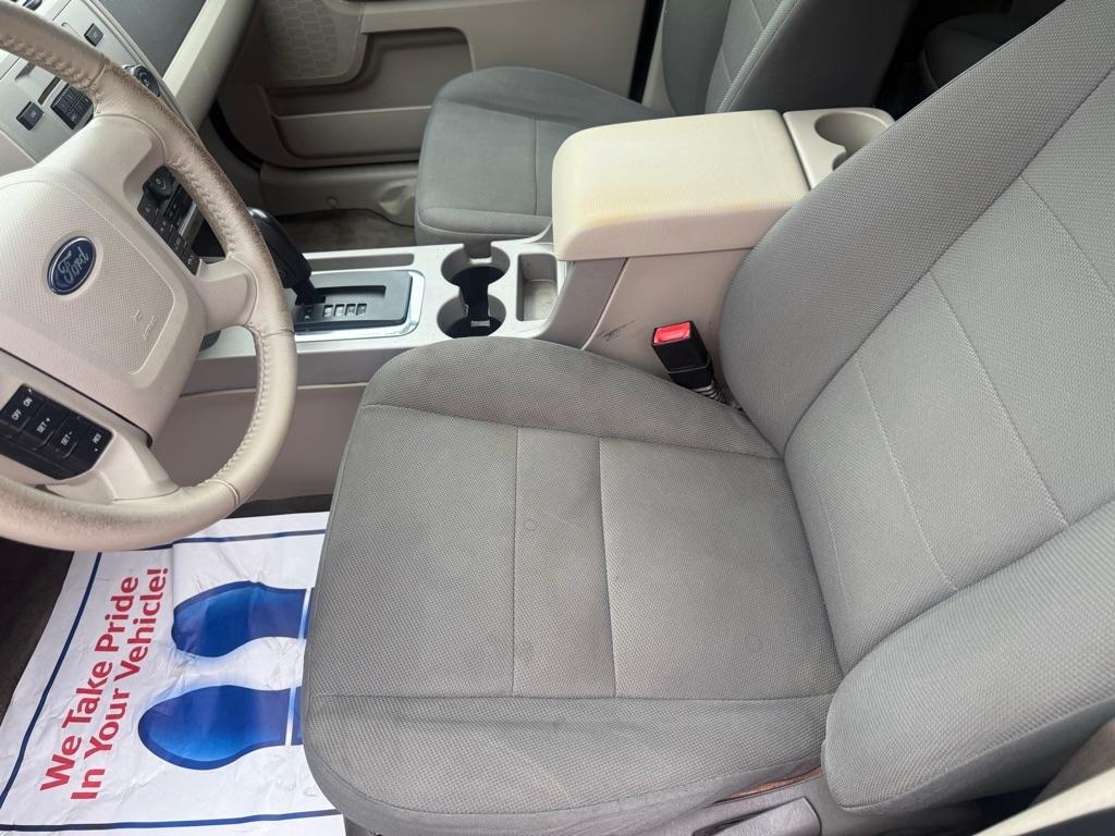 Ford Escape FWD 4dr XLT 2010