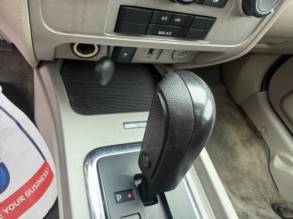Ford Escape FWD 4dr XLT 2010