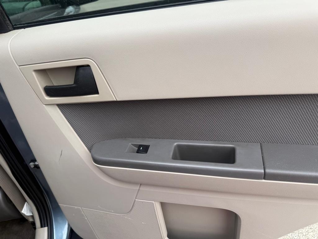 Ford Escape FWD 4dr XLT 2010