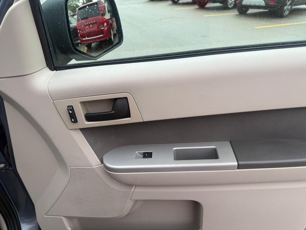 Ford Escape FWD 4dr XLT 2010