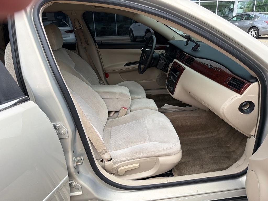 Chevrolet Impala 4dr Sdn LT 2010