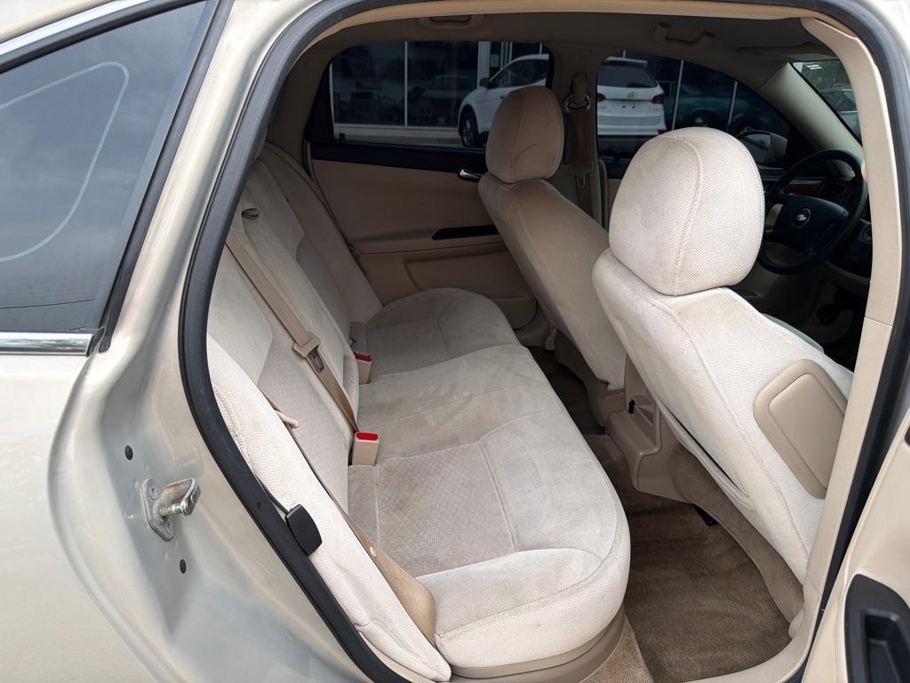 Chevrolet Impala 4dr Sdn LT 2010