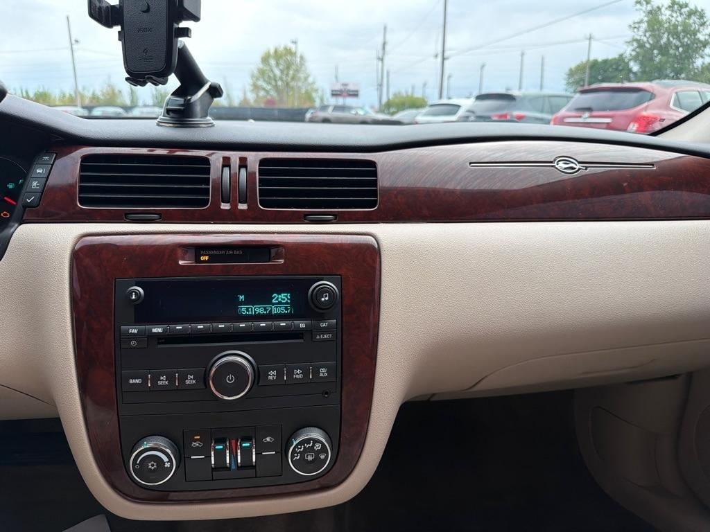 Chevrolet Impala 4dr Sdn LT 2010