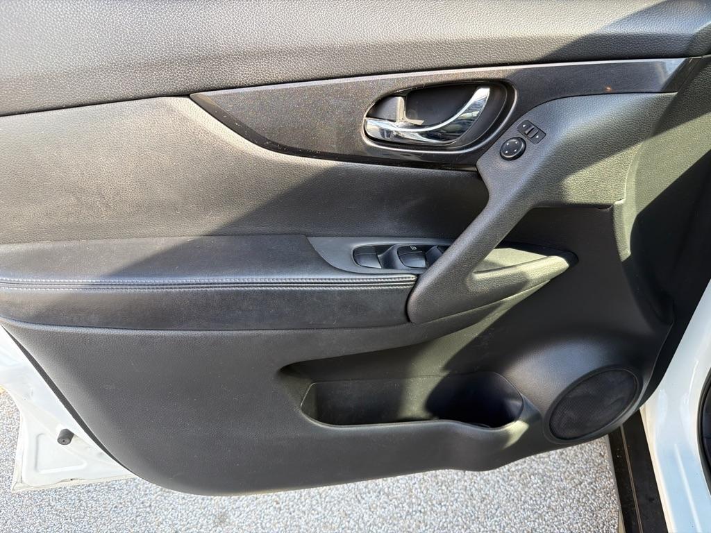 Nissan Rogue FWD 4dr SV 2017