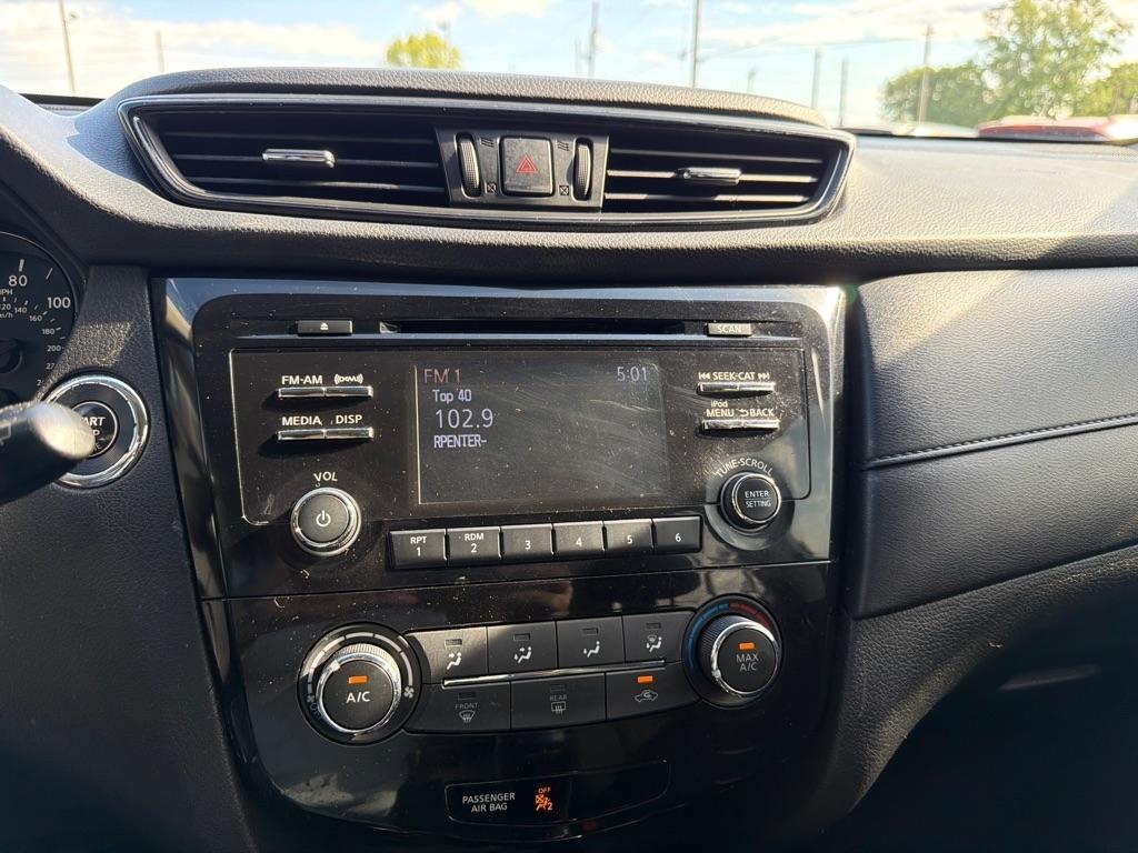Nissan Rogue FWD 4dr SV 2017