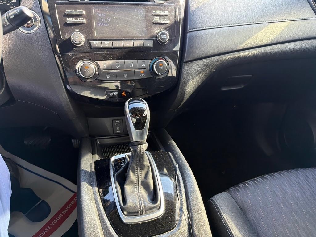Nissan Rogue FWD 4dr SV 2017