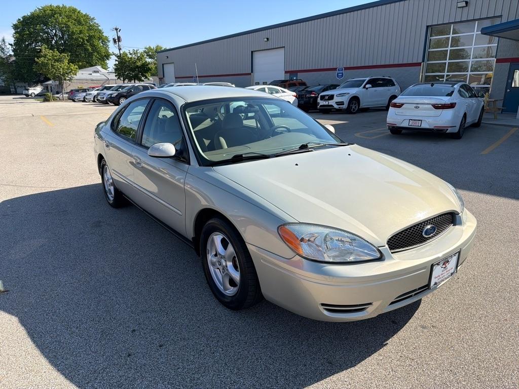 Ford Taurus 4dr Sdn SE 2004