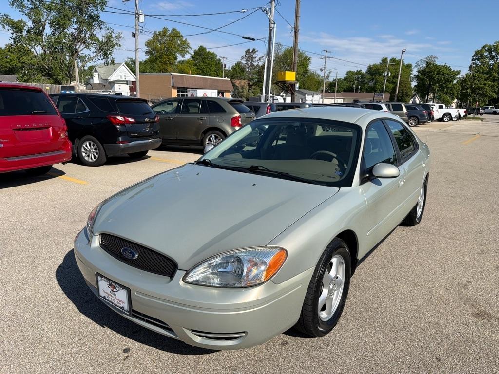 Ford Taurus 4dr Sdn SE 2004