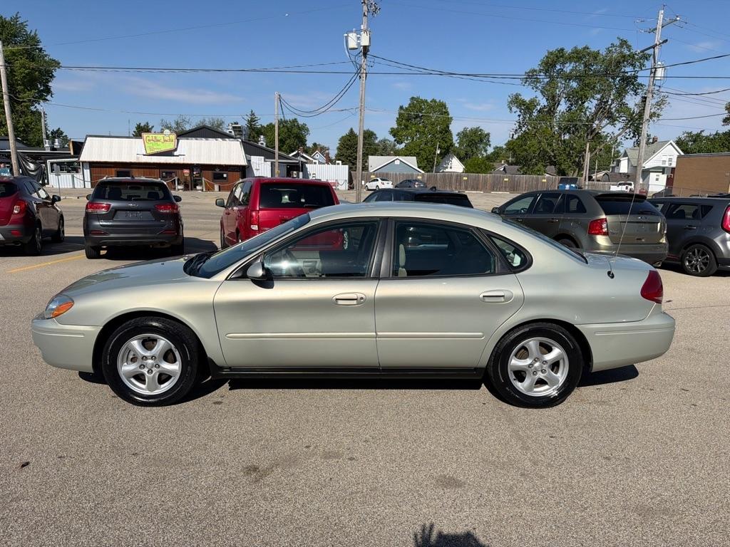 Ford Taurus 4dr Sdn SE 2004