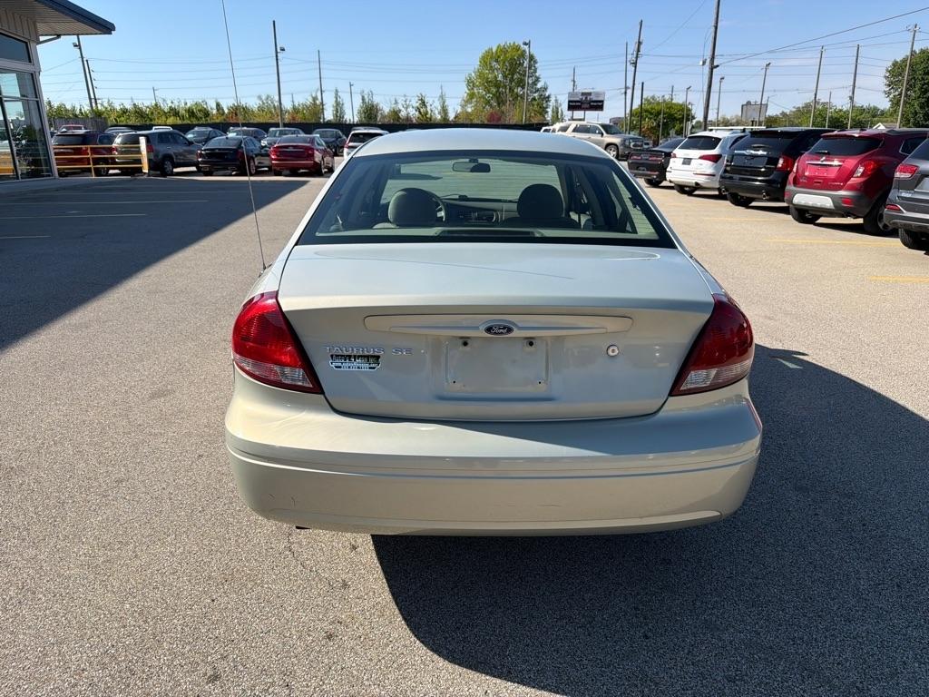 Ford Taurus 4dr Sdn SE 2004