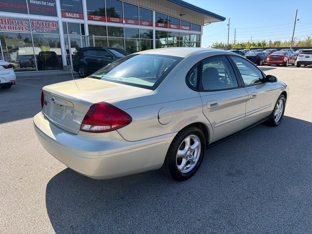 Ford Taurus 4dr Sdn SE 2004