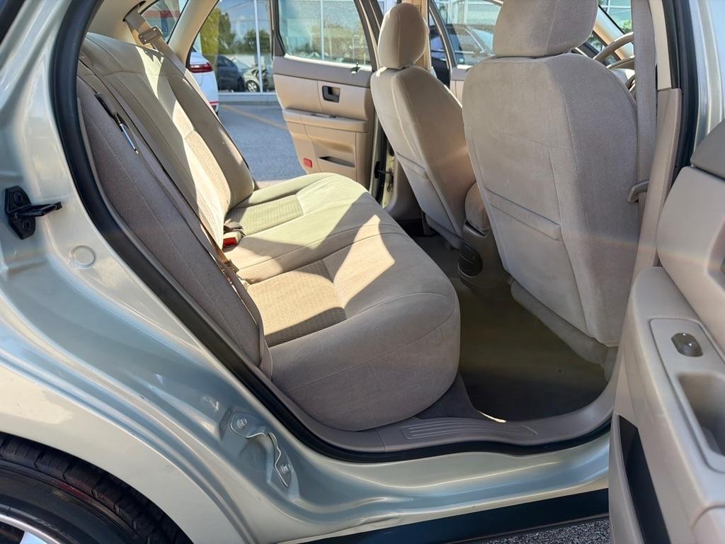 Ford Taurus 4dr Sdn SE 2004