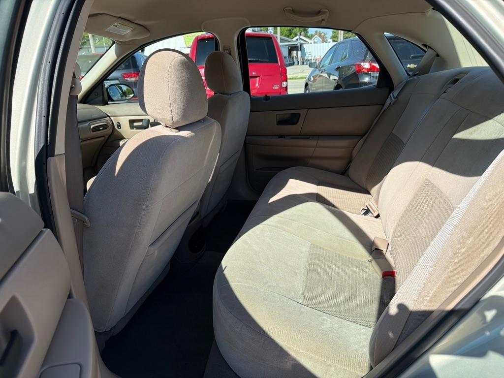 Ford Taurus 4dr Sdn SE 2004
