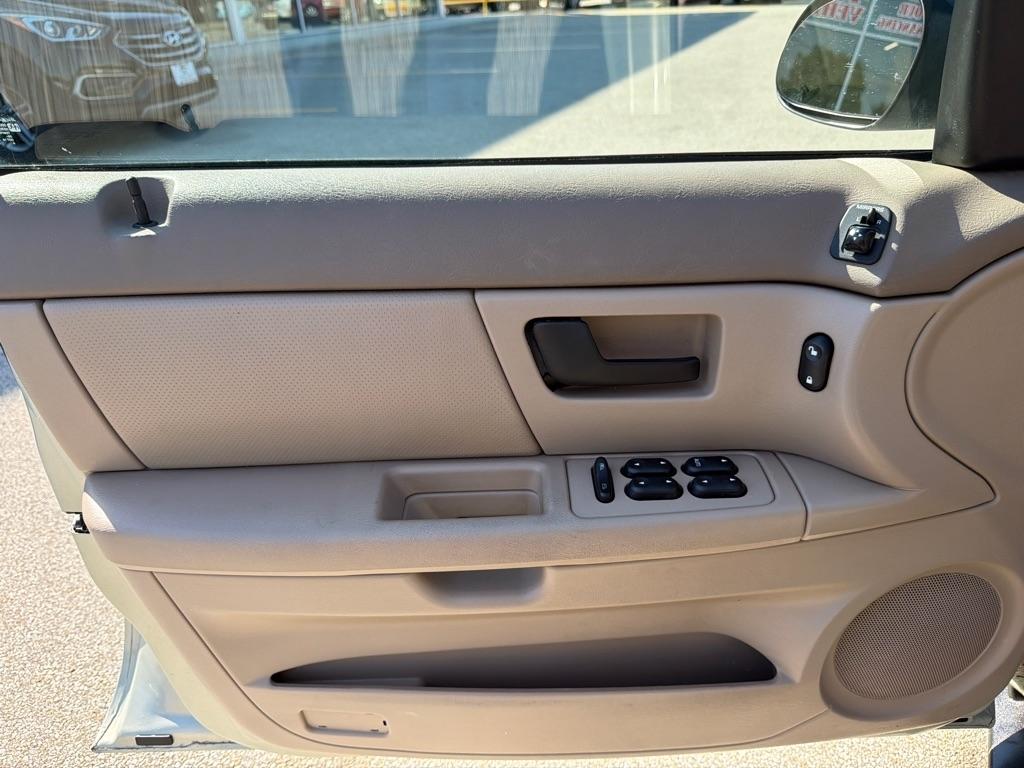 Ford Taurus 4dr Sdn SE 2004