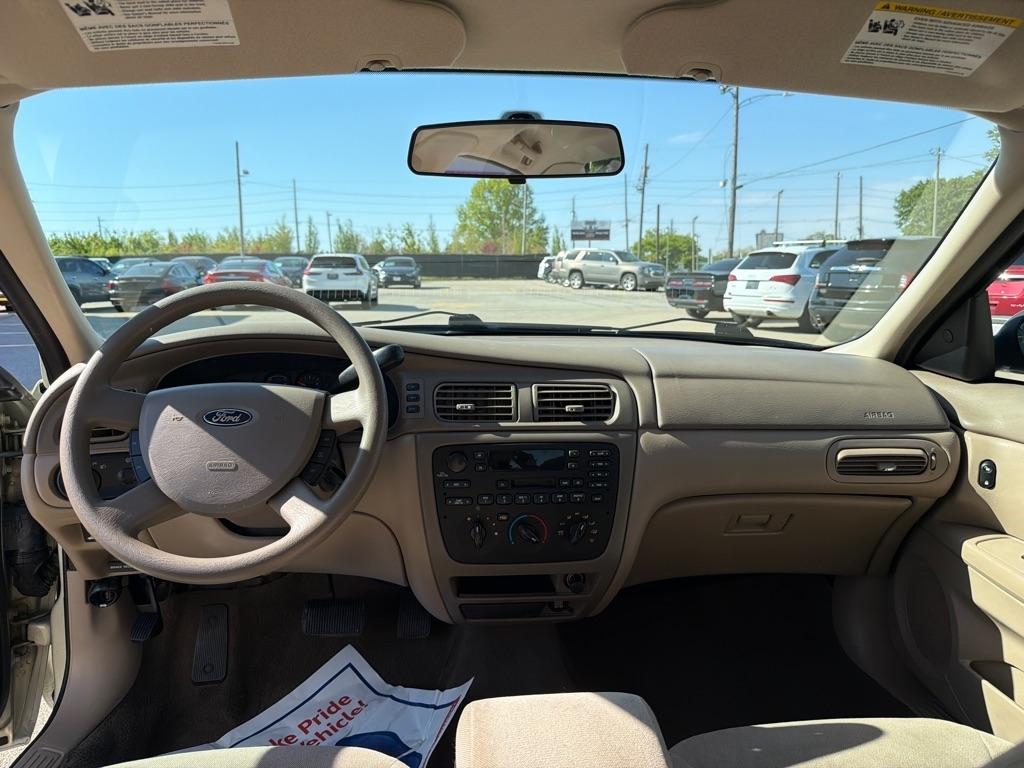 Ford Taurus 4dr Sdn SE 2004