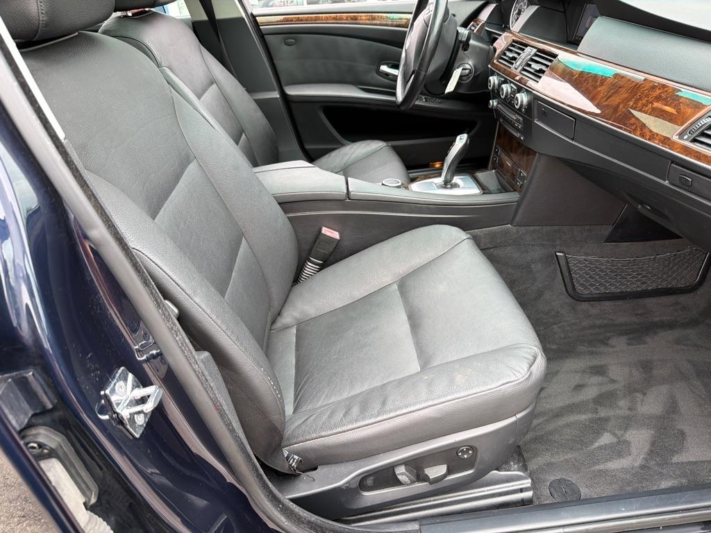 BMW 5 Series 4dr Sdn 550i RWD 2008