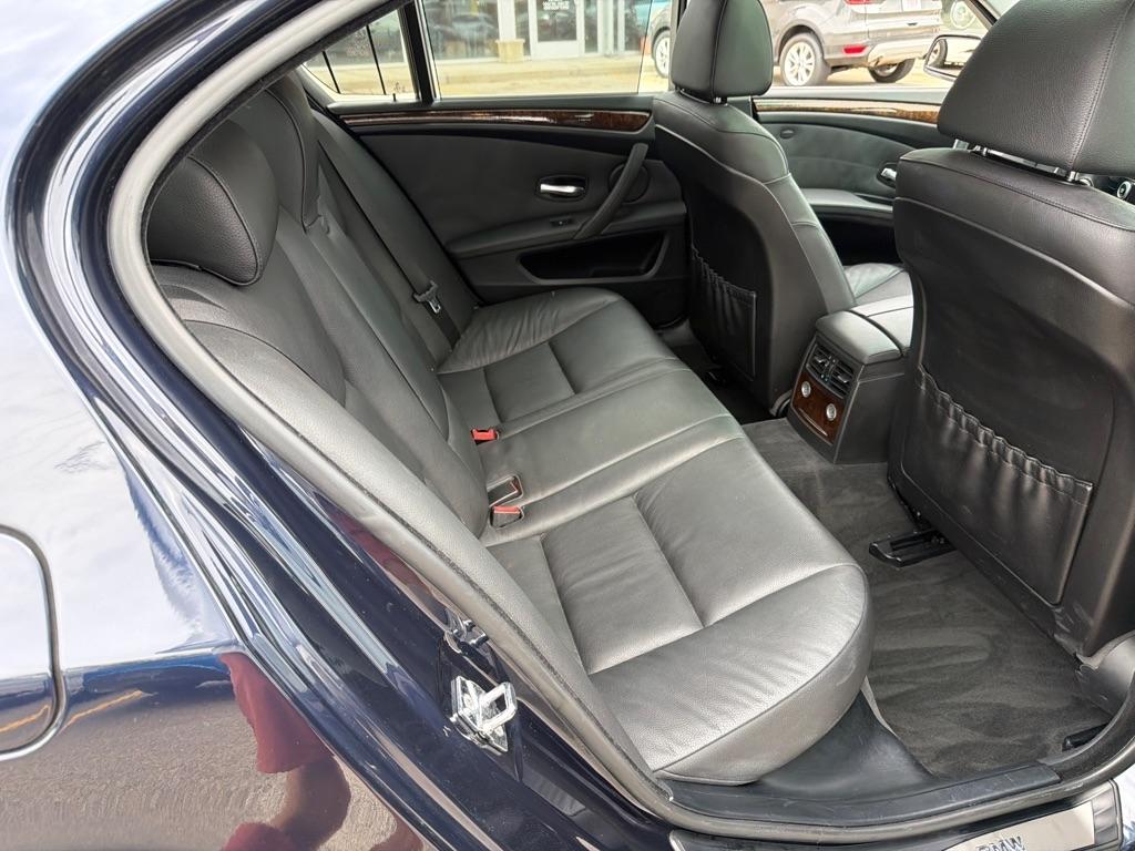 BMW 5 Series 4dr Sdn 550i RWD 2008