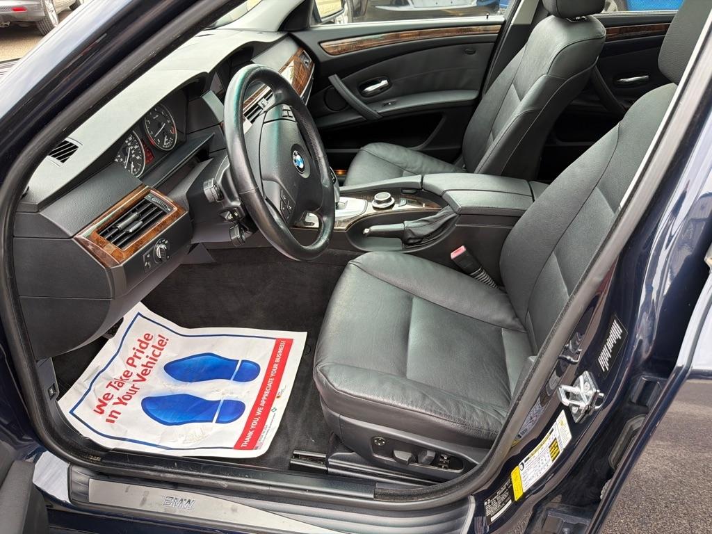 BMW 5 Series 4dr Sdn 550i RWD 2008
