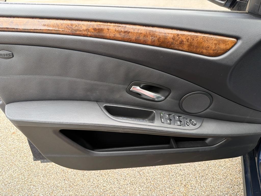 BMW 5 Series 4dr Sdn 550i RWD 2008
