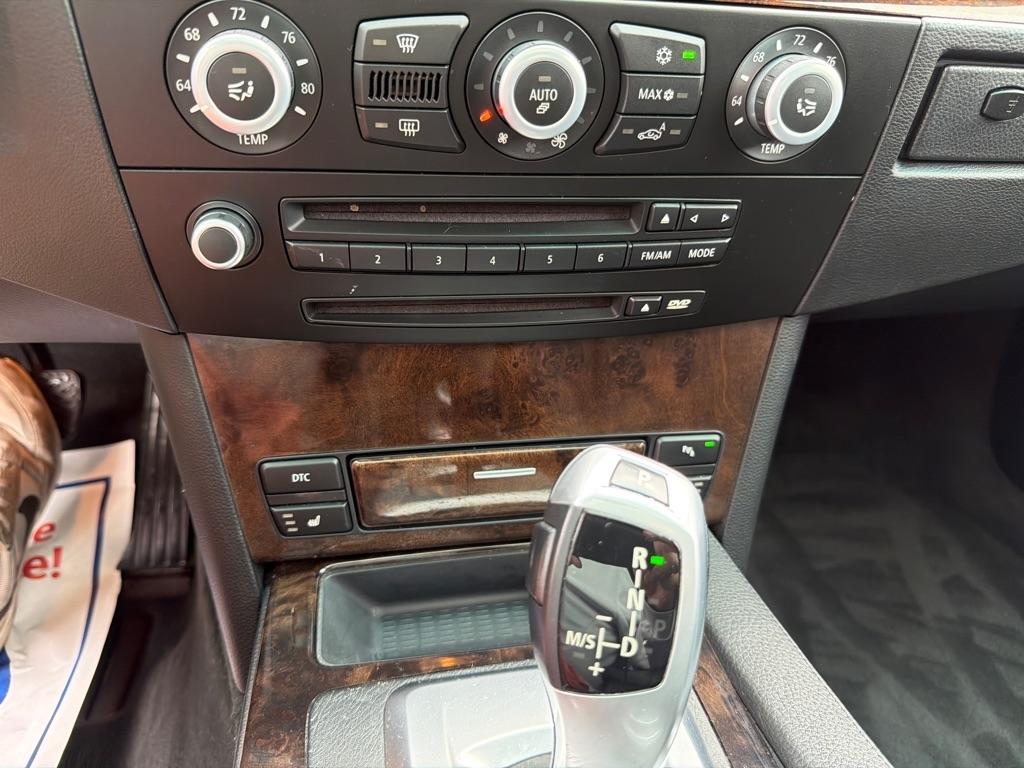 BMW 5 Series 4dr Sdn 550i RWD 2008