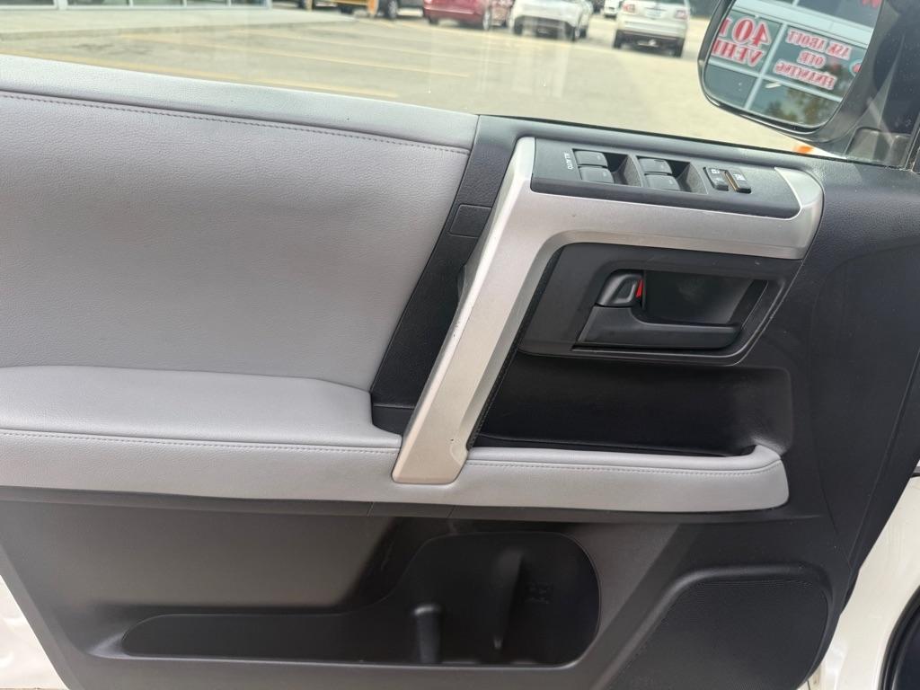 Toyota 4Runner 4WD 4dr V6 Limited (Natl) 2010