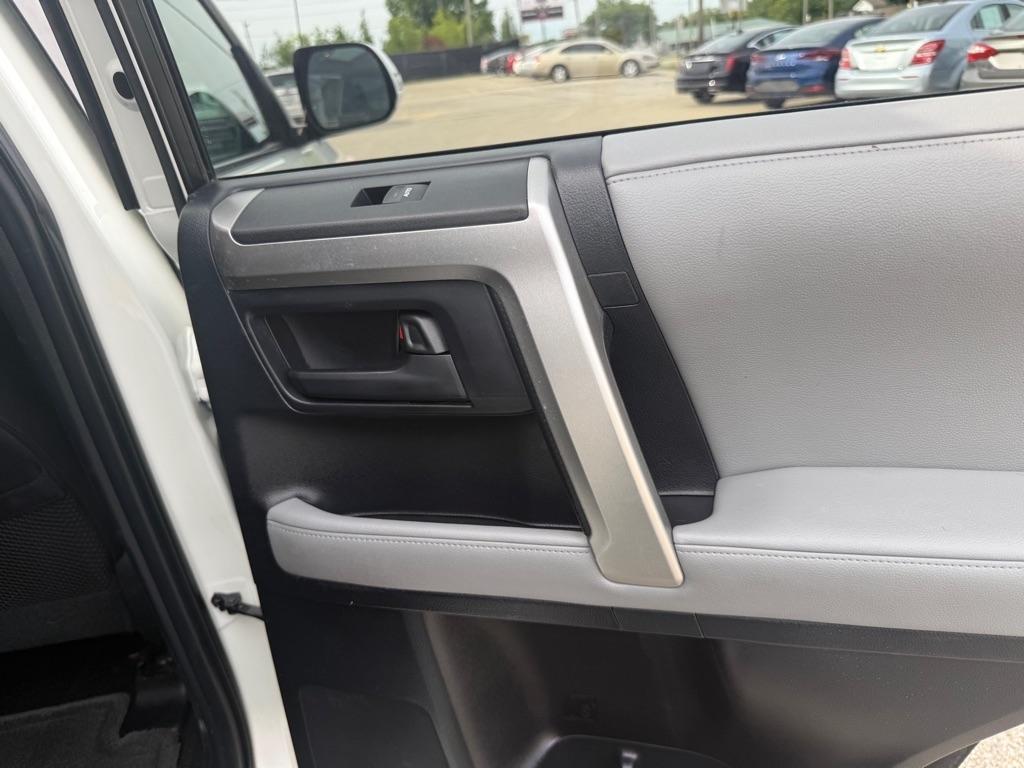 Toyota 4Runner 4WD 4dr V6 Limited (Natl) 2010