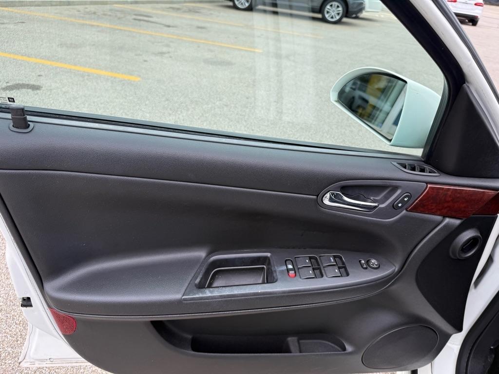 Chevrolet Impala 4dr Sdn 3.5L LT 2009