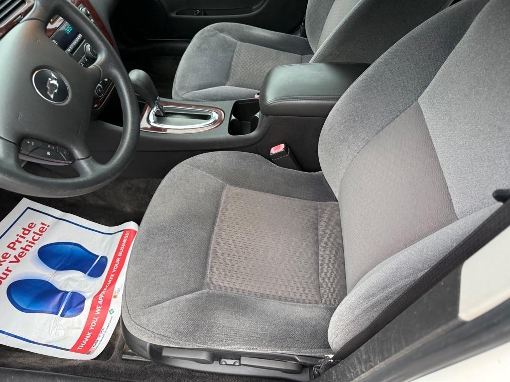 Chevrolet Impala 4dr Sdn 3.5L LT 2009