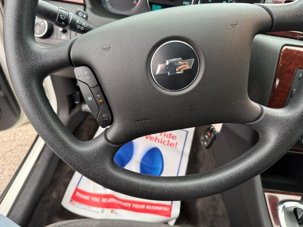 Chevrolet Impala 4dr Sdn 3.5L LT 2009
