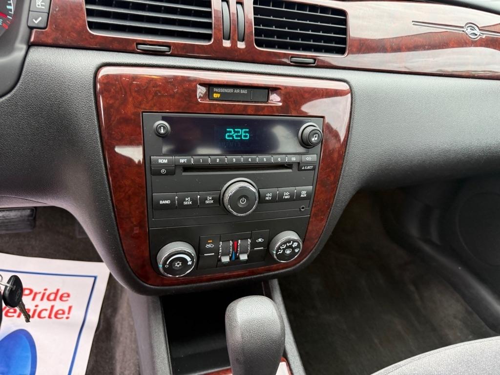 Chevrolet Impala 4dr Sdn 3.5L LT 2009