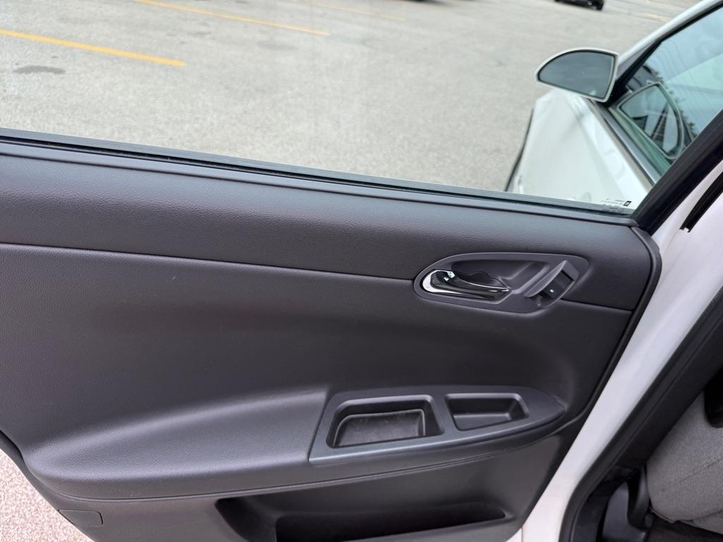 Chevrolet Impala 4dr Sdn 3.5L LT 2009