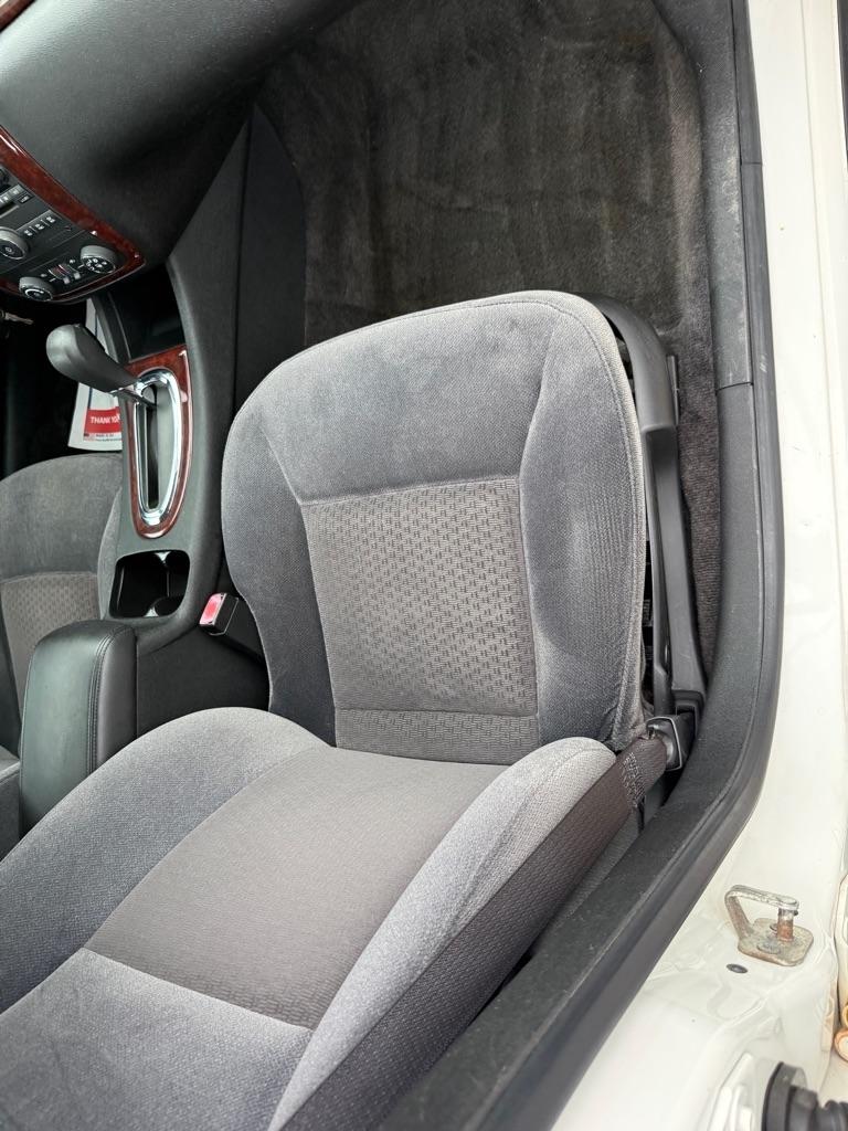 Chevrolet Impala 4dr Sdn 3.5L LT 2009