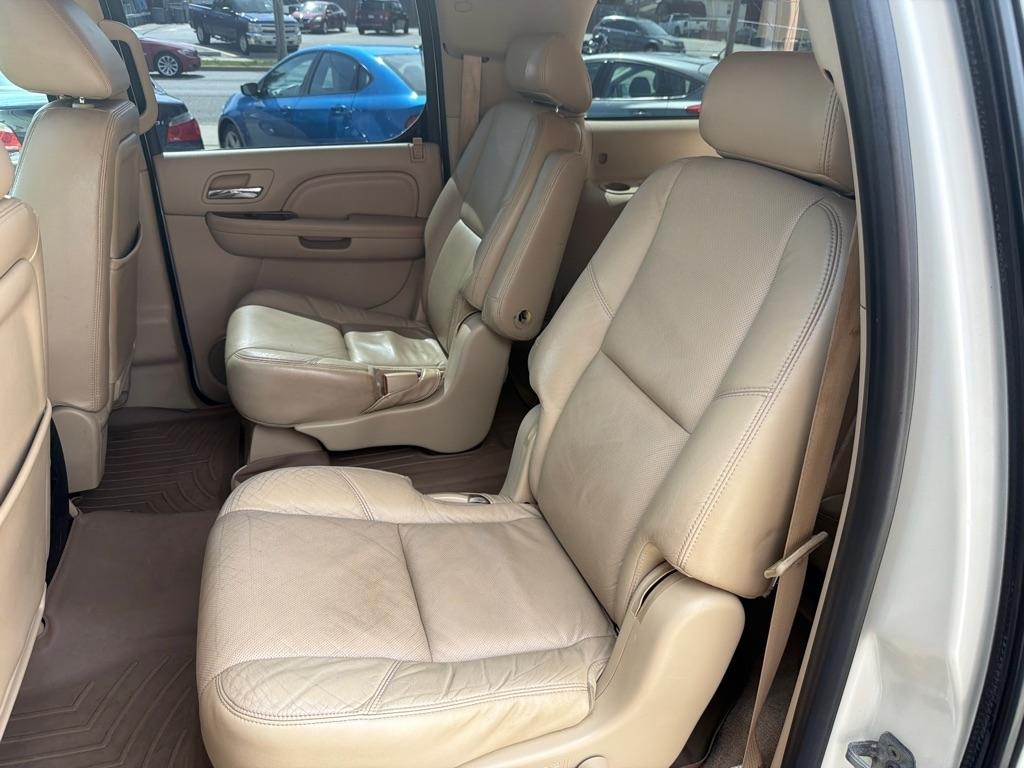 Cadillac Escalade ESV AWD 4dr Premium 2010
