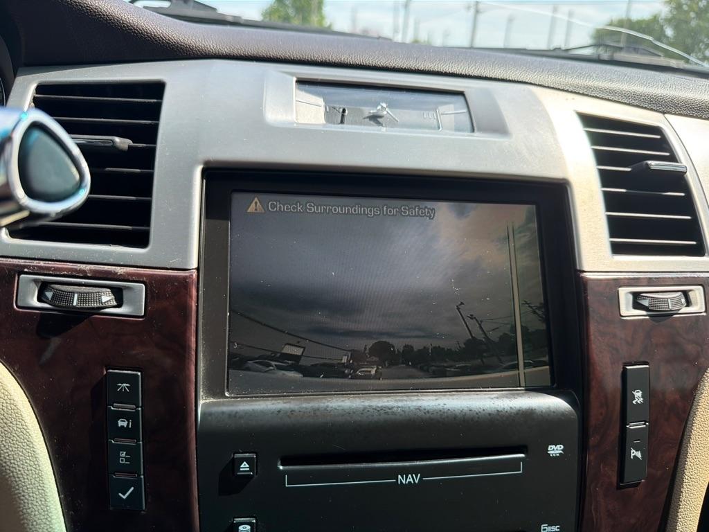 Cadillac Escalade ESV AWD 4dr Premium 2010