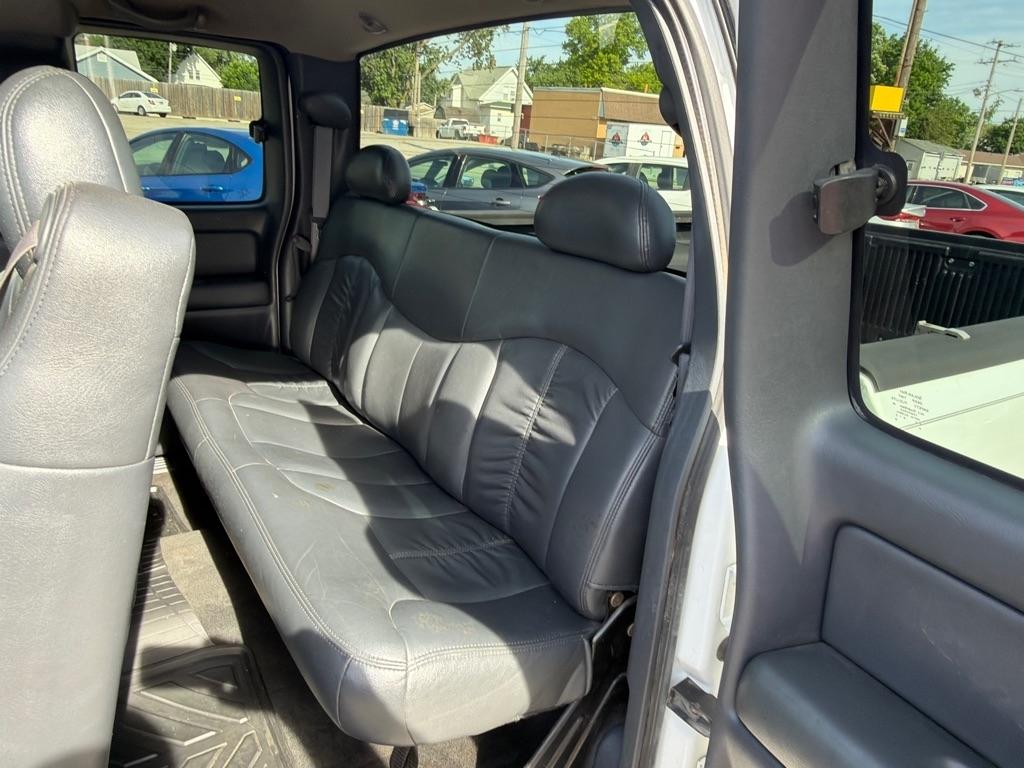 Chevrolet Silverado 1500 4dr Ext Cab 143.5" WB LT 2000
