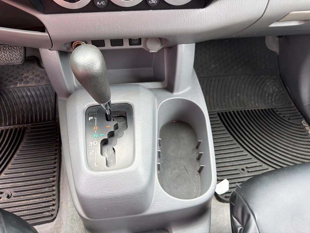 Toyota Tacoma 2WD Reg I4 MT (Natl) 2009