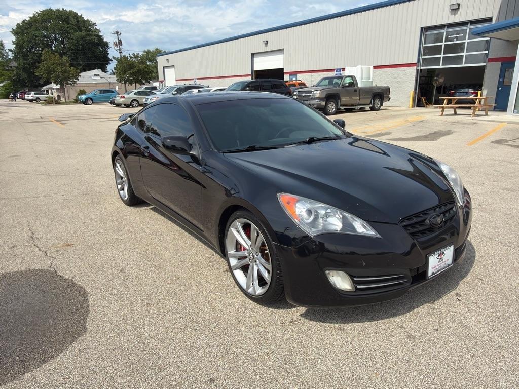 Hyundai Genesis Coupe 2dr 3.8L Auto Track 2011