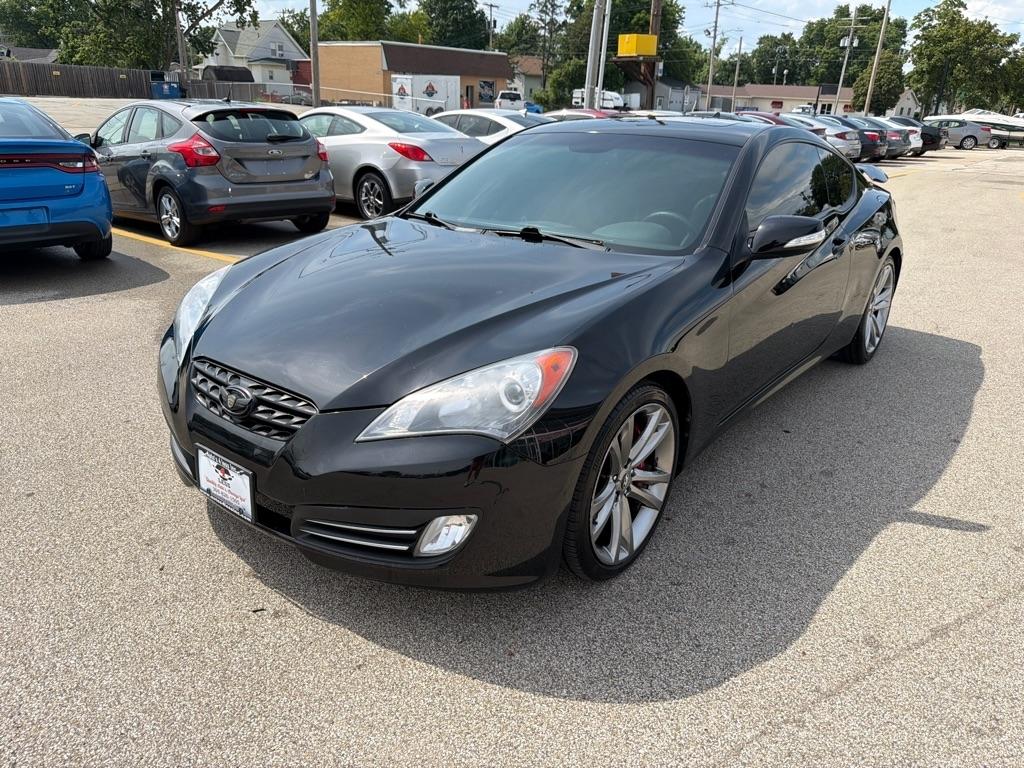 Hyundai Genesis Coupe 2dr 3.8L Auto Track 2011