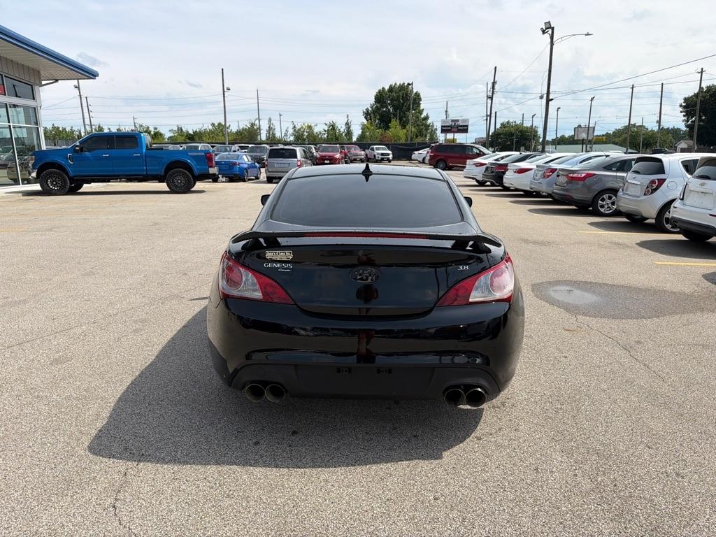 Hyundai Genesis Coupe 2dr 3.8L Auto Track 2011
