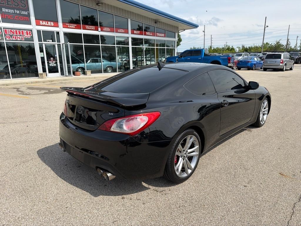 Hyundai Genesis Coupe 2dr 3.8L Auto Track 2011