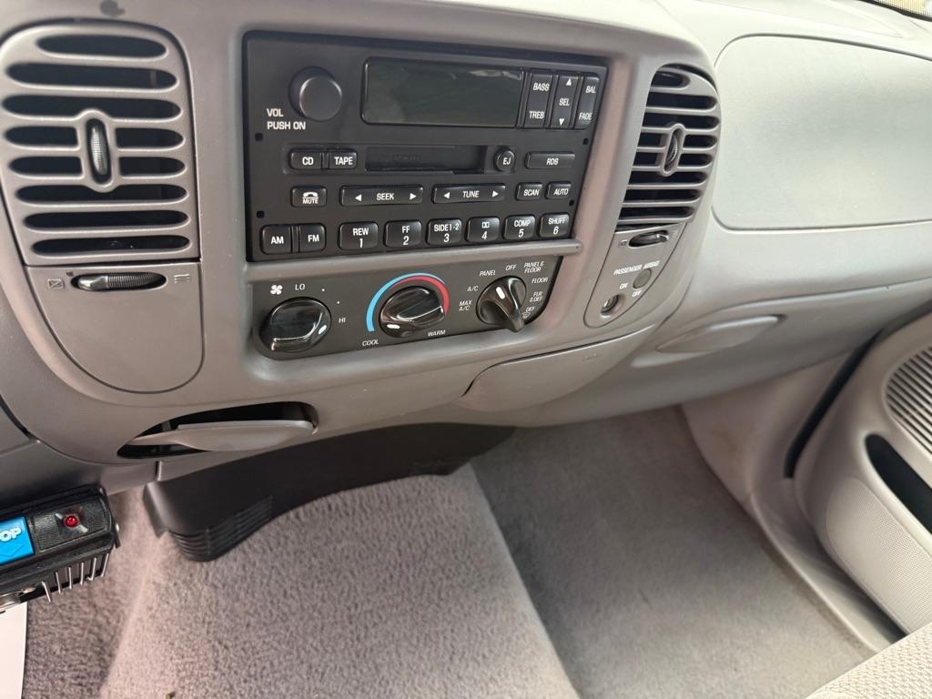 Ford F-150 Supercab 139" XL 2001