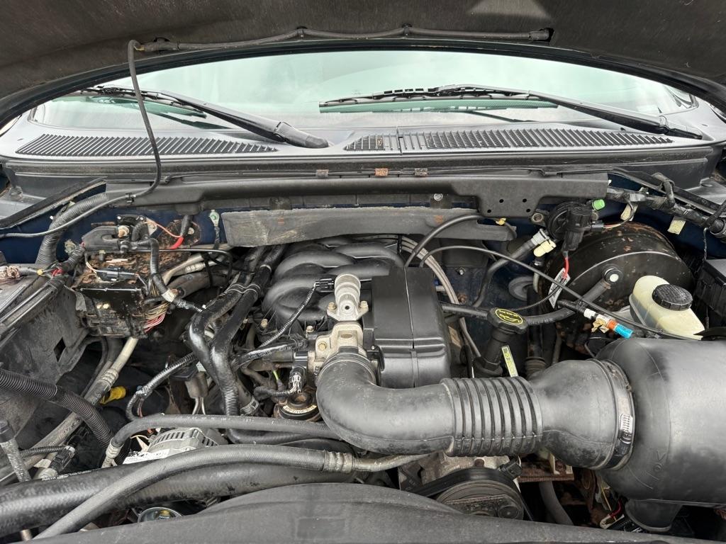 Ford F-150 Supercab 139" XL 2001