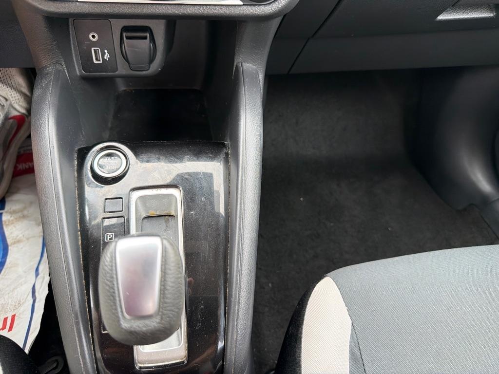 Nissan Versa SV CVT 2020