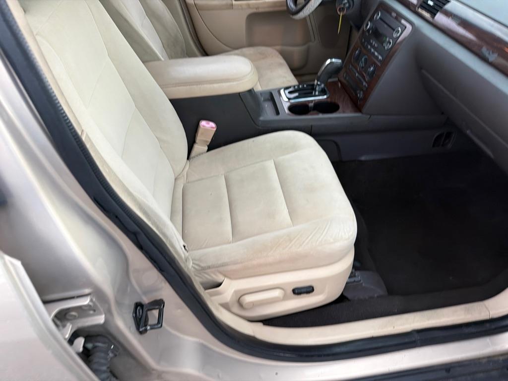 Ford Taurus 4dr Sdn SEL FWD 2008