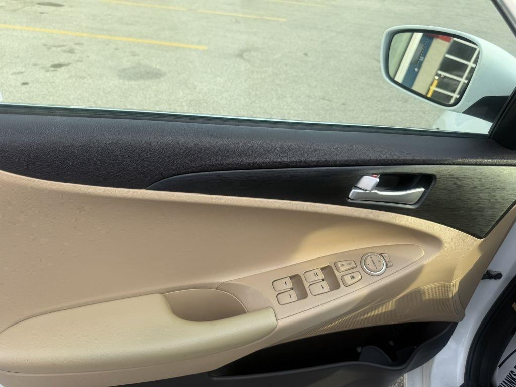 Hyundai Sonata 4dr Sdn 2.4L Auto GLS 2013